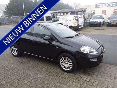 Zwart (metallic) Gebruikt 2013 Fiat Punto Evo Dynamic Hatchback | € 4.850 (Iets duurder)