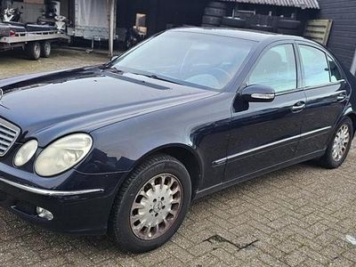 Blauw Occasion 2003 Mercedes E220 Avantgarde Sedan | € 1.999 (Eerlijke prijs)