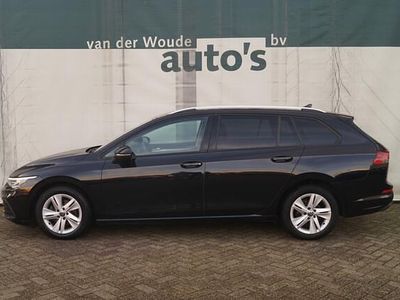 Zwart Gebruikt 2021 VW Golf VIII Life Stationwagen | € 13.900 (Iets duurder)