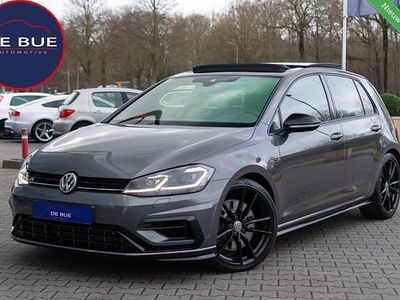 Grijs (metallic) Occasion 2017 VW Golf VII Pro Hatchback | € 29.911 (Iets duurder)