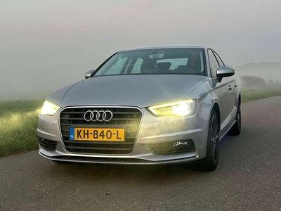Zilver Gebruikt 2015 Audi A3 S-Line Sedan | € 14.500 (Eerlijke prijs)