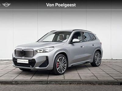 Bmw individual frozen pure grey metallic (grijs metallic) Occasion 2025 BMW iX1 M Sport SUV | € 53.900 (Duur)