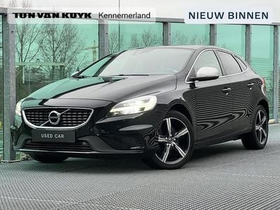 Zwart (metallic) Gebruikt 2018 Volvo V40 Business Edition Hatchback | € 19.950 (Iets duurder)