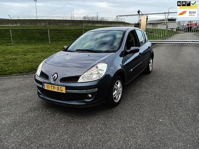Blauw Gebruikt 2007 Renault Clio II Exception Hatchback | € 1.650 (Eerlijke prijs)