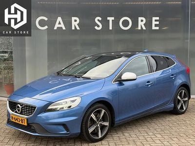 Blauw Gebruikt 2020 Volvo V40 R-Design Hatchback | € 18.445 (Eerlijke prijs)