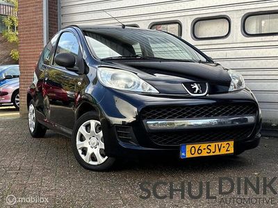 Zwart Occasion 2011 Peugeot 107 Sportium Hatchback | € 999 (Goede deal)