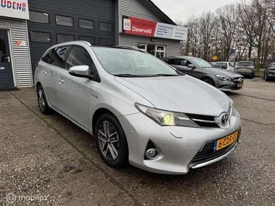 Grijs (metallic) Occasion 2014 Toyota Auris Hybrid Hatchback | € 9.995 (Eerlijke prijs)