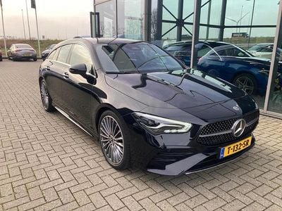 Occasion Mercedes CLA200 Shooting Brake AMG line 2023 Zwart Stationwagen