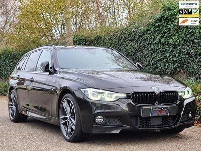 Zwart (metallic) Gebruikt 2018 BMW 330 M Sport Stationwagen | € 24.999 (Goede deal)