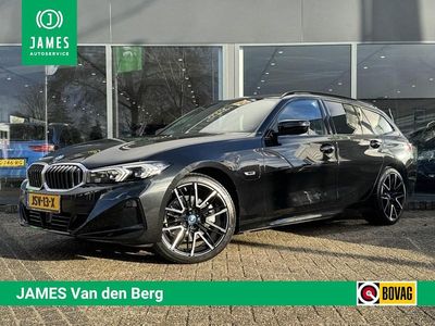 Zwart Occasion 2022 BMW 320e Stationwagen | € 30.895 (Eerlijke prijs)