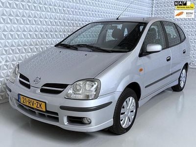 Nissan Almera Tino
