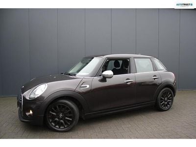 Bruin (metallic) Gebruikt 2015 Mini ONE Business Hatchback | € 8.483 (Eerlijke prijs)
