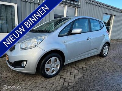 Grijs, metallic lak Gebruikt 2011 Kia Venga Hatchback | € 3.999 (Eerlijke prijs)