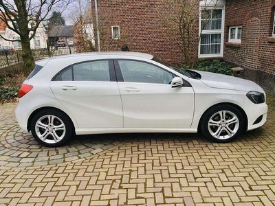Wit Gebruikt 2013 Mercedes A180 Prestige Hatchback | € 10.999 (Eerlijke prijs)