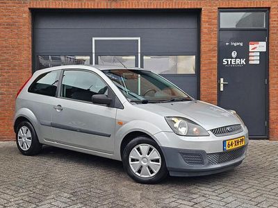 Grijs (metallic) Gebruikt 2007 Ford Fiesta Cool & Sound Edition Hatchback | € 1.950 (Eerlijke prijs)