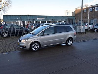 Grijs Gebruikt 2007 Opel Zafira Essentia MPV | € 2.450 (Eerlijke prijs)