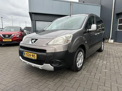 Grijs, metallic lak Occasion 2012 Peugeot Partner Access MPV | € 5.650 (Eerlijke prijs)