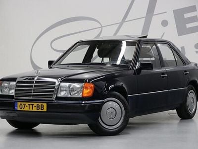 Blauw Gebruikt 1991 Mercedes 200 Sedan | € 13.950