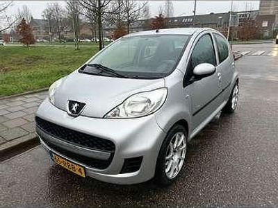 Zilver Gebruikt 2011 Peugeot 107 Hatchback | € 4.000 (Eerlijke prijs)