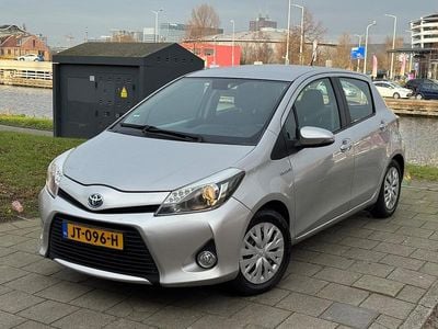 Grijs (metallic) Occasion 2013 Toyota Yaris Limited Hatchback | € 7.950 (Super prijs)