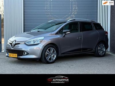 Grijs (metallic) Gebruikt 2015 Renault Clio GrandTour Night&Day Stationwagen | € 2.750 (Goede deal)