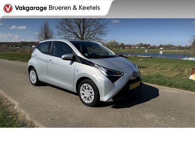 Grijs Occasion 2020 Toyota Aygo X-play Hatchback | € 13.750 (Iets duurder)