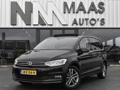 Zwart Gebruikt 2023 VW Touran Business MPV | € 36.950 (Eerlijke prijs)