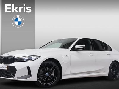 Wit Occasion 2024 BMW 330e M Sport Sedan | € 41.900 (Super prijs)