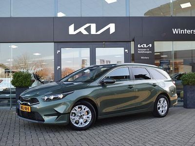 Groen (metallic) Gebruikt 2025 Kia Ceed Sportswagon Stationwagen | € 29.920 (Eerlijke prijs)