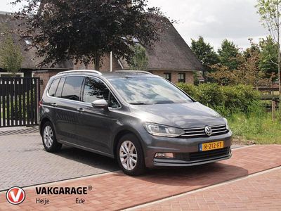 Grijs Gebruikt 2017 VW Touran Highline MPV | € 17.490 (Eerlijke prijs)