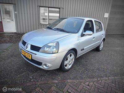 Grijs Gebruikt 2005 Renault Clio II Authentique Hatchback | € 999 (Eerlijke prijs)