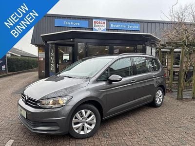 Grijs (metallic) Occasion 2015 VW Touran Trendline MPV | € 13.995 (Eerlijke prijs)