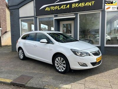 Wit Gebruikt 2012 Opel Astra Stationwagen | € 7.999 (Duur)