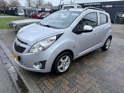 Grijs (metallic) Gebruikt 2011 Chevrolet Spark LS Hatchback | € 3.495 (Iets duurder)