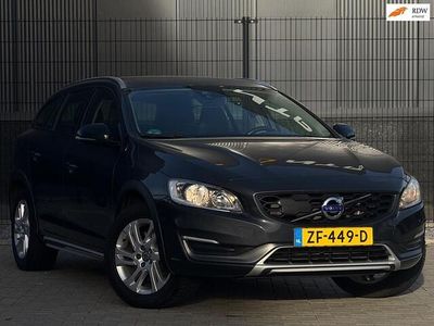 Grijs (metallic) Gebruikt 2015 Volvo V60 CC Summum Stationwagen | € 9.649