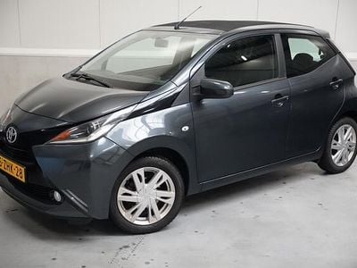 Grijs Gebruikt 2015 Toyota Aygo X-wave Hatchback | € 7.900 (Eerlijke prijs)