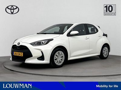 Wit Occasion 2022 Toyota Yaris Hybrid Comfort Hatchback | € 20.345 (Eerlijke prijs)