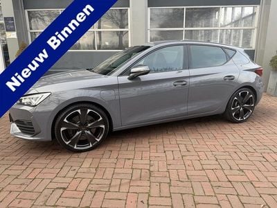 Grijs (metallic) Gebruikt 2022 Cupra Leon VZ Hatchback | € 25.500 (Goede deal)