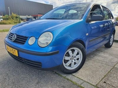 Blauw (metallic) Gebruikt 2002 VW Polo Hatchback | € 950 (Goede deal)