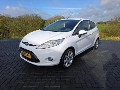 Wit Gebruikt 2011 Ford Fiesta Titanium Hatchback | € 2.799 (Eerlijke prijs)