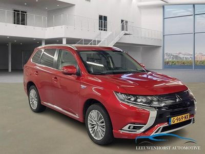 Rood Occasion 2019 Mitsubishi Outlander Intense SUV | € 21.450 (Eerlijke prijs)
