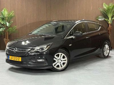 Zwart Gebruikt 2016 Opel Astra Edition Hatchback | € 6.750 (Eerlijke prijs)