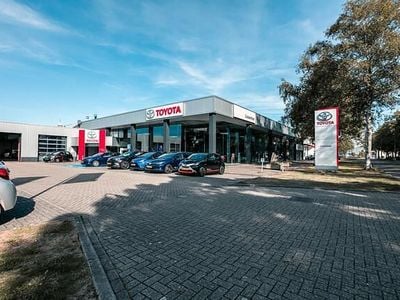 Grijs Gebruikt 2017 Toyota C-HR SUV | € 17.445 (Eerlijke prijs)