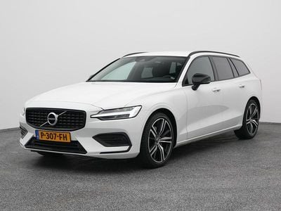Wit Occasion 2022 Volvo V60 Momentum Stationwagen | € 27.700 (Goede deal)