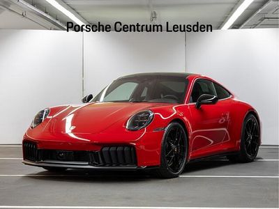 Rood Nieuw 2025 Porsche 911 Carrera 4 GTS Coupé | € 290.887