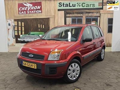 Rood Gebruikt 2008 Ford Fusion Cool & Sound Edition MPV | € 2.950 (Eerlijke prijs)