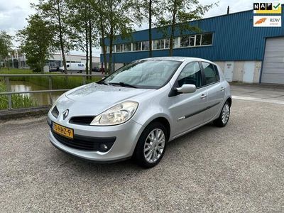 tweedehands Renault Clio 1.2 TCE Special Rip Curl!5-deurs!Airco!LM. Velgen!