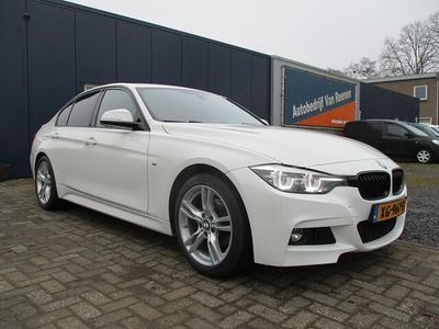 Wit Gebruikt 2019 BMW 318 Efficient Dynamics Sedan | € 19.950 (Eerlijke prijs)