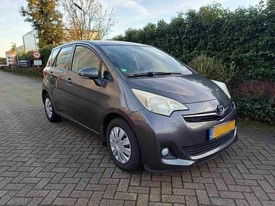 Grijs Occasion 2011 Toyota Verso-S MPV | € 2.950 (Iets duurder)