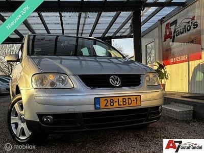 Grijs Gebruikt 2005 VW Touran Highline MPV | € 1.599 (Eerlijke prijs)